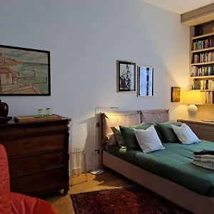  Bed & Breakfast Casa Mari - Free Secure Parking, Breakfast, Private Bathroom, Wifi, Garden, Aircon, 5 Min Walk To Metro And Train Station